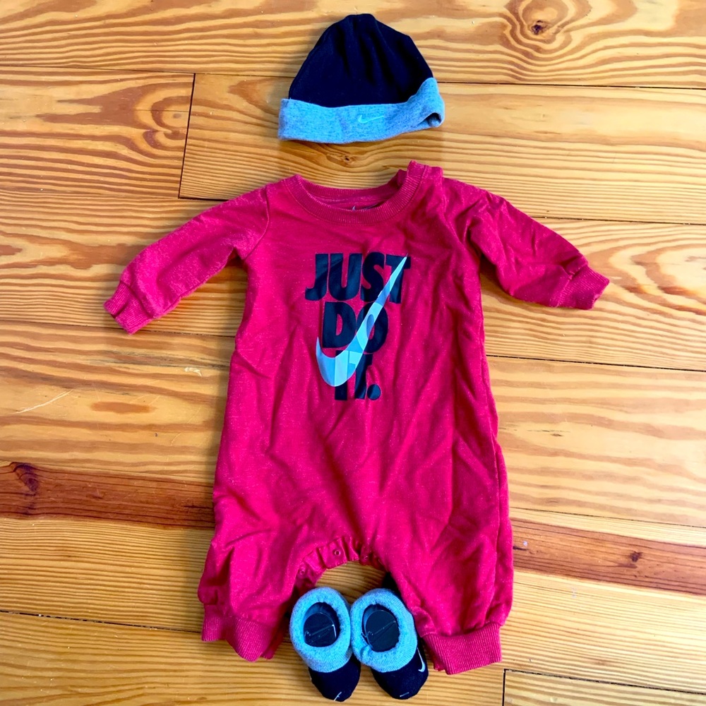 Set of Nike Outfit Socks and Hat